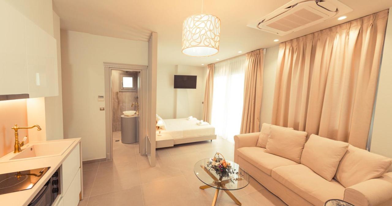 Io Luxury Pool & Hot Tub Suites Preveza Esterno foto