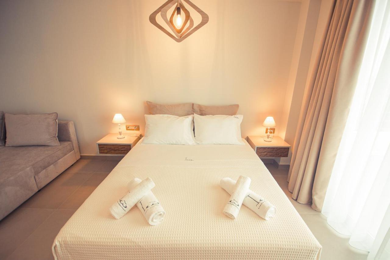 Io Luxury Pool & Hot Tub Suites Preveza Esterno foto