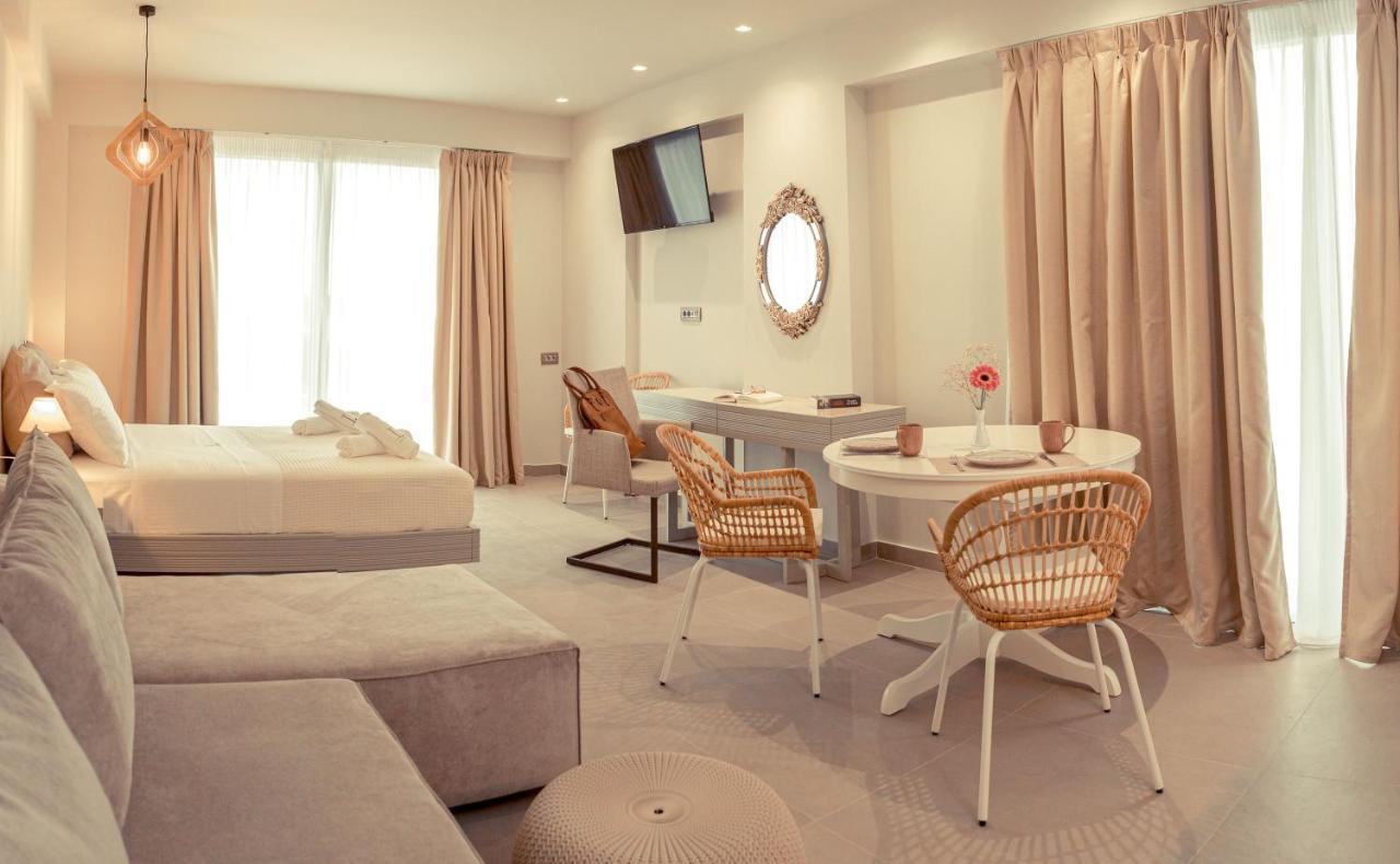 Io Luxury Pool & Hot Tub Suites Preveza Esterno foto