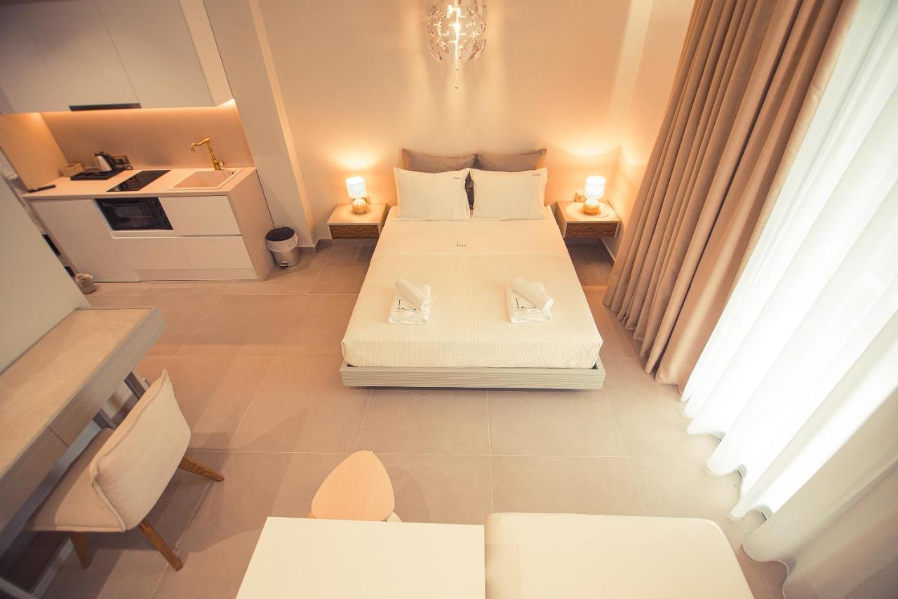 Io Luxury Pool & Hot Tub Suites Preveza Esterno foto