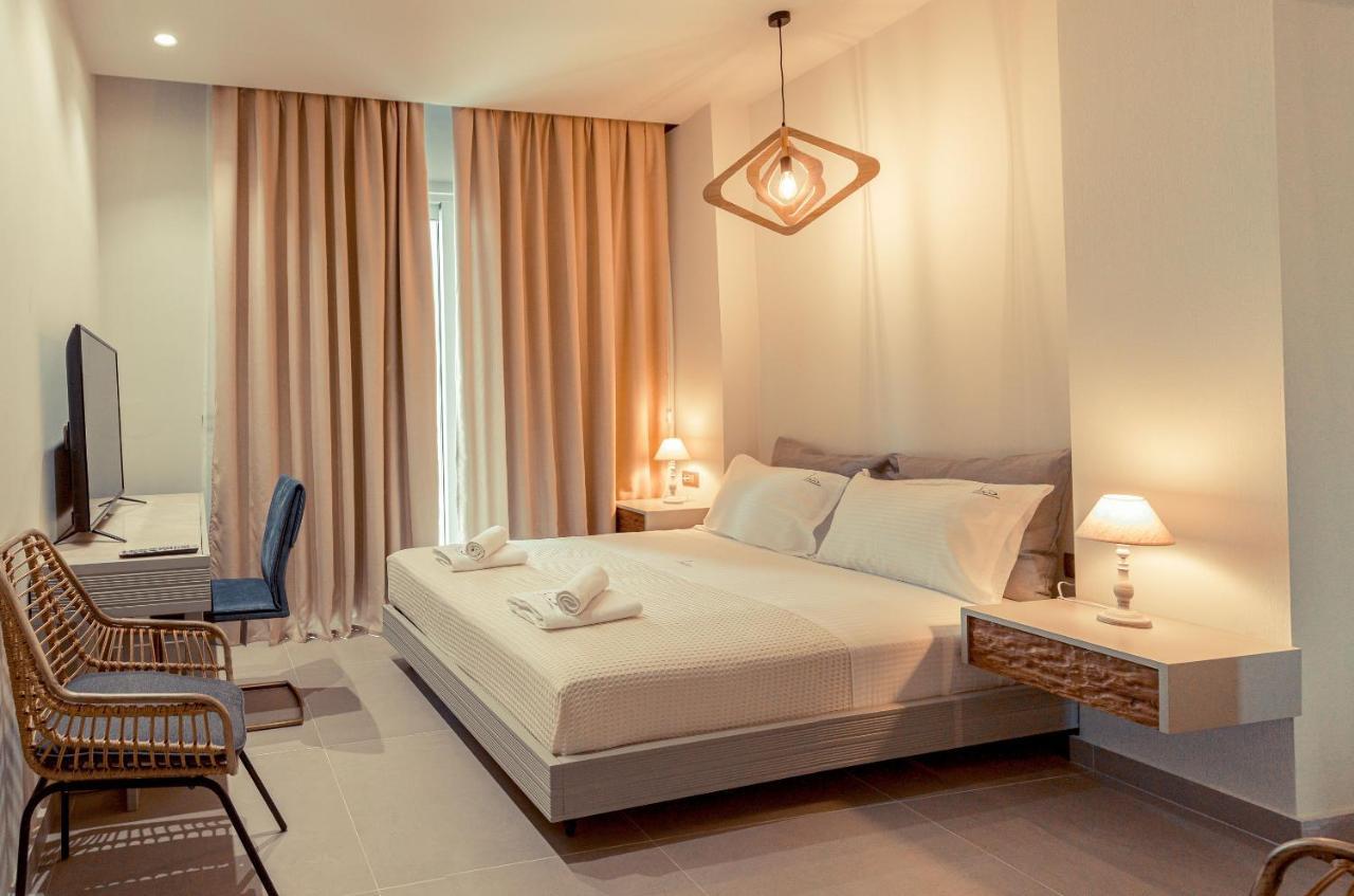 Io Luxury Pool & Hot Tub Suites Preveza Esterno foto