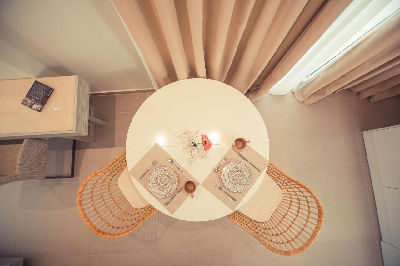 Io Luxury Pool & Hot Tub Suites Preveza Esterno foto