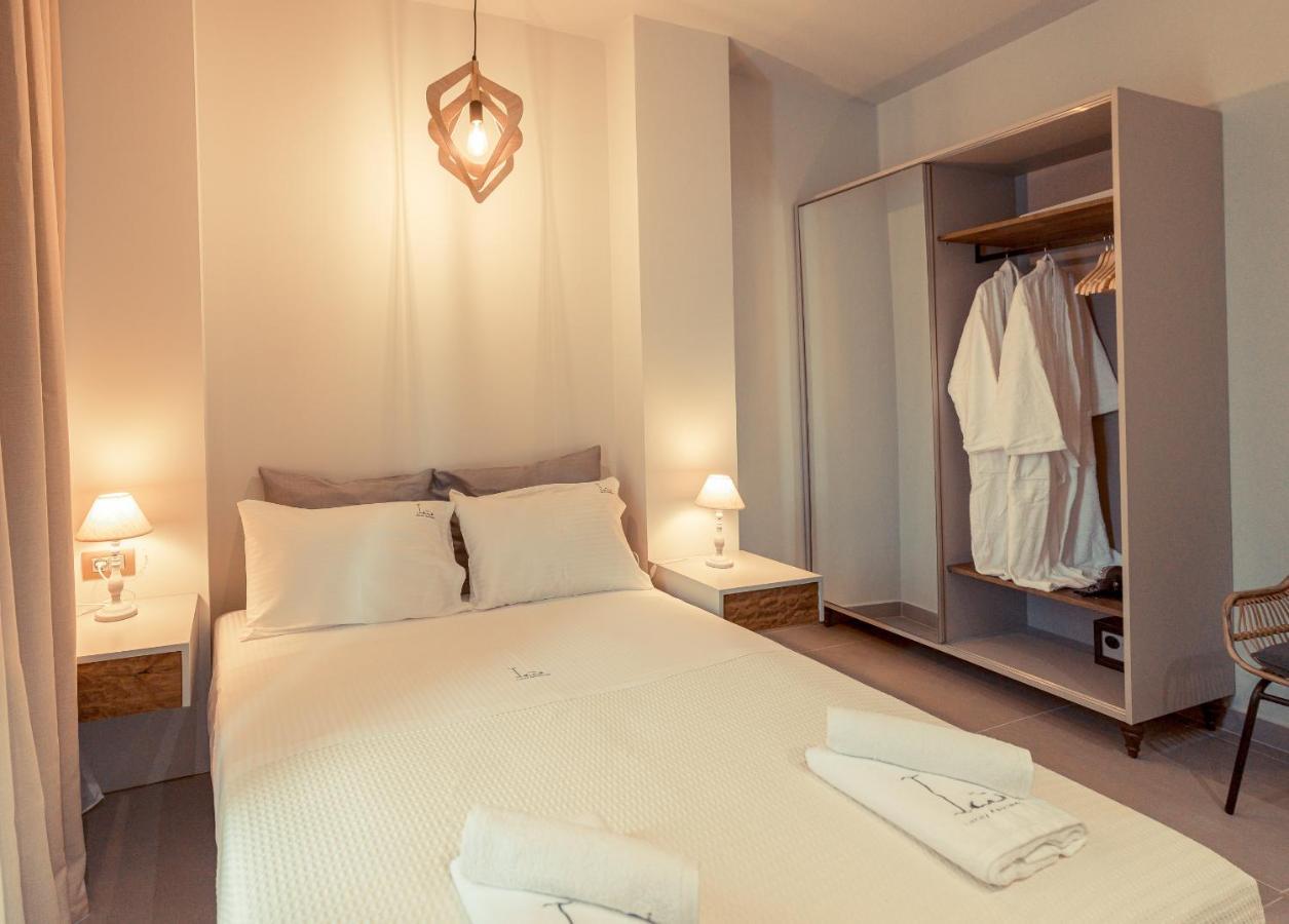 Io Luxury Pool & Hot Tub Suites Preveza Esterno foto