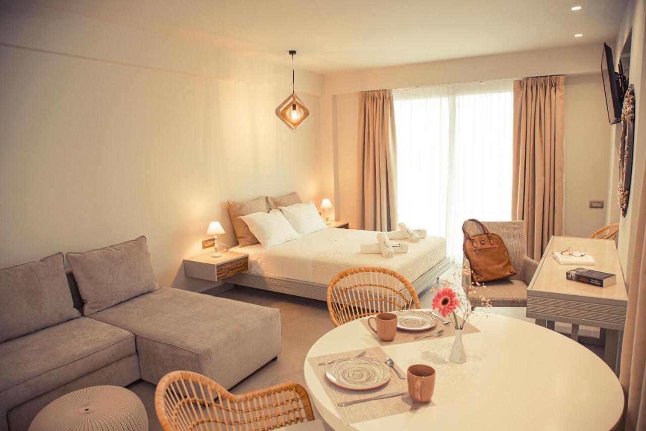 Io Luxury Pool & Hot Tub Suites Preveza Esterno foto