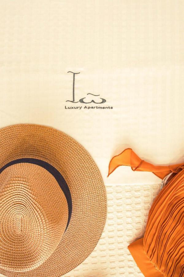 Io Luxury Pool & Hot Tub Suites Preveza Esterno foto