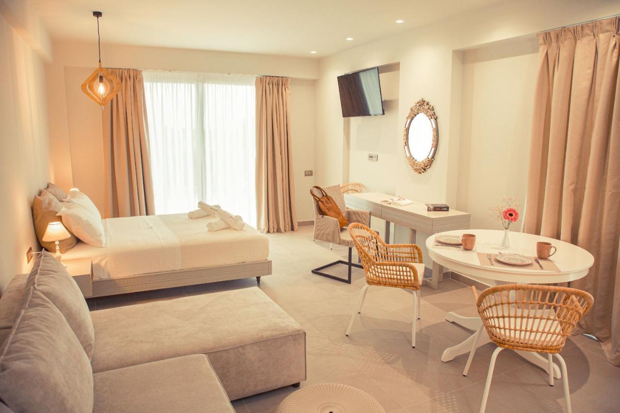 Io Luxury Pool & Hot Tub Suites Preveza Esterno foto