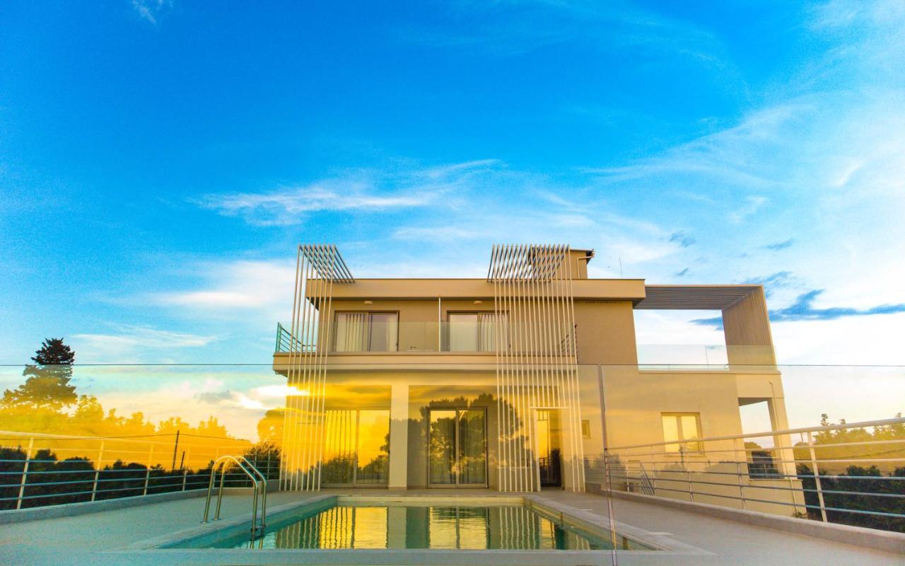 Io Luxury Pool & Hot Tub Suites Preveza Esterno foto