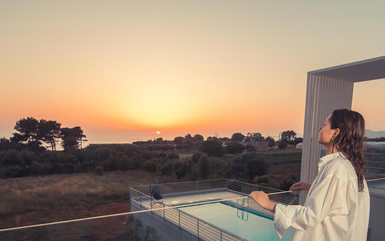 Io Luxury Pool & Hot Tub Suites Preveza Esterno foto