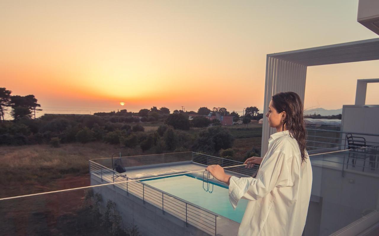 Io Luxury Pool & Hot Tub Suites Preveza Esterno foto