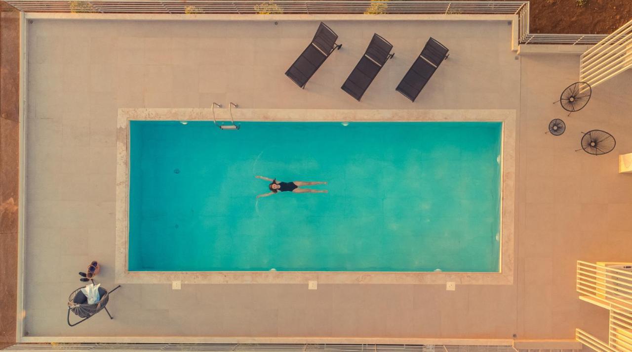 Io Luxury Pool & Hot Tub Suites Preveza Esterno foto