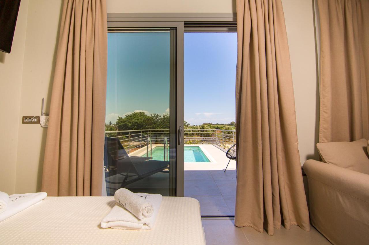 Io Luxury Pool & Hot Tub Suites Preveza Esterno foto