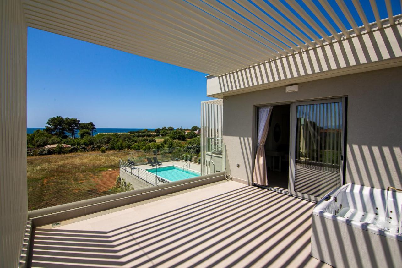 Io Luxury Pool & Hot Tub Suites Preveza Esterno foto
