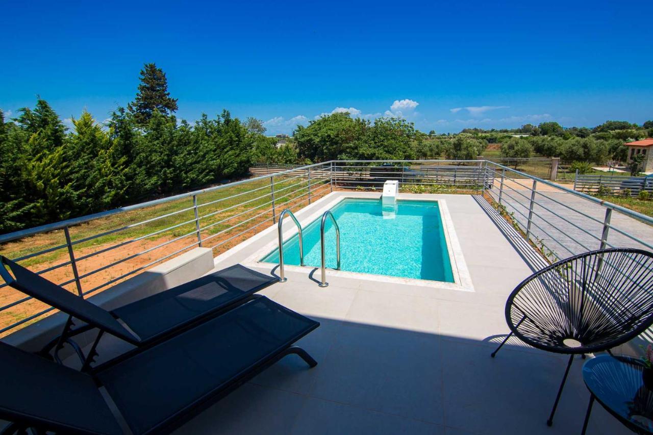 Io Luxury Pool & Hot Tub Suites Preveza Esterno foto