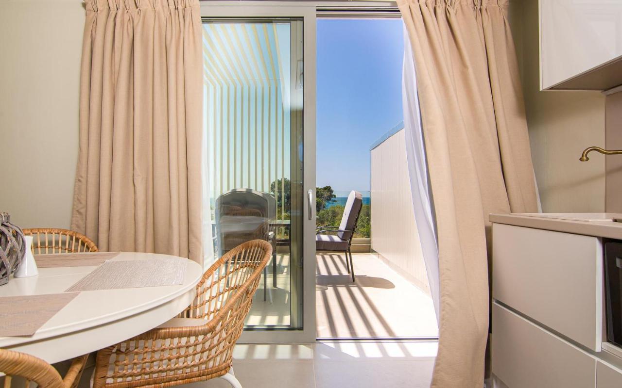 Io Luxury Pool & Hot Tub Suites Preveza Esterno foto