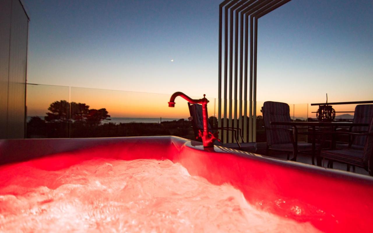 Io Luxury Pool & Hot Tub Suites Preveza Esterno foto