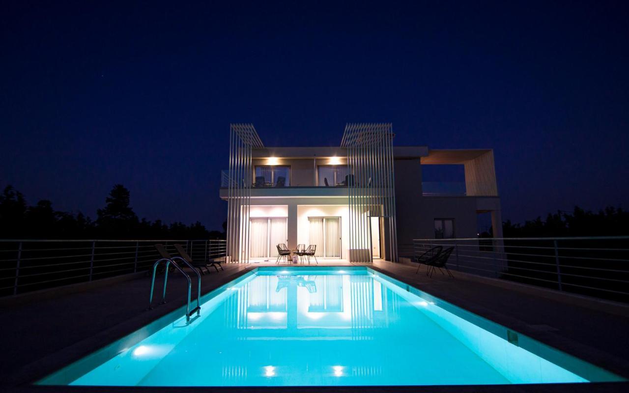 Io Luxury Pool & Hot Tub Suites Preveza Esterno foto