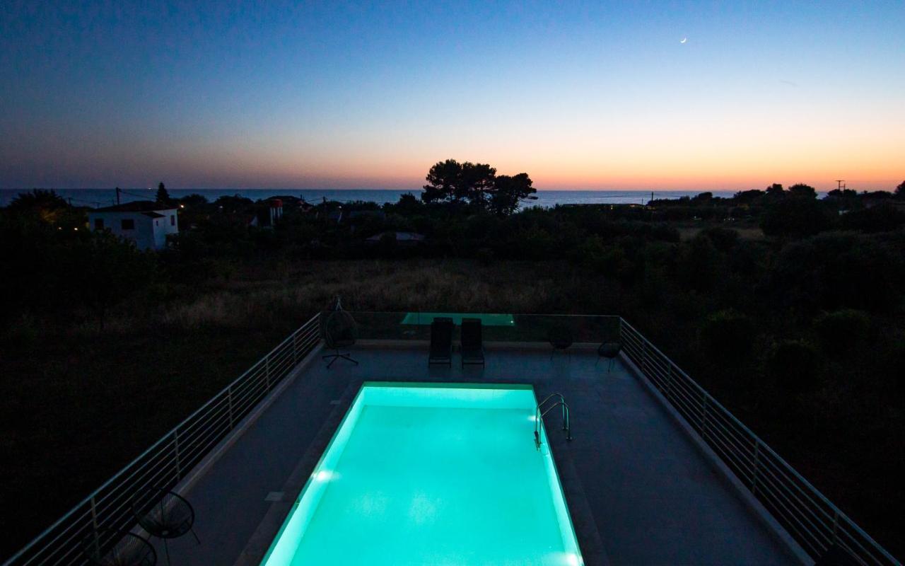 Io Luxury Pool & Hot Tub Suites Preveza Esterno foto