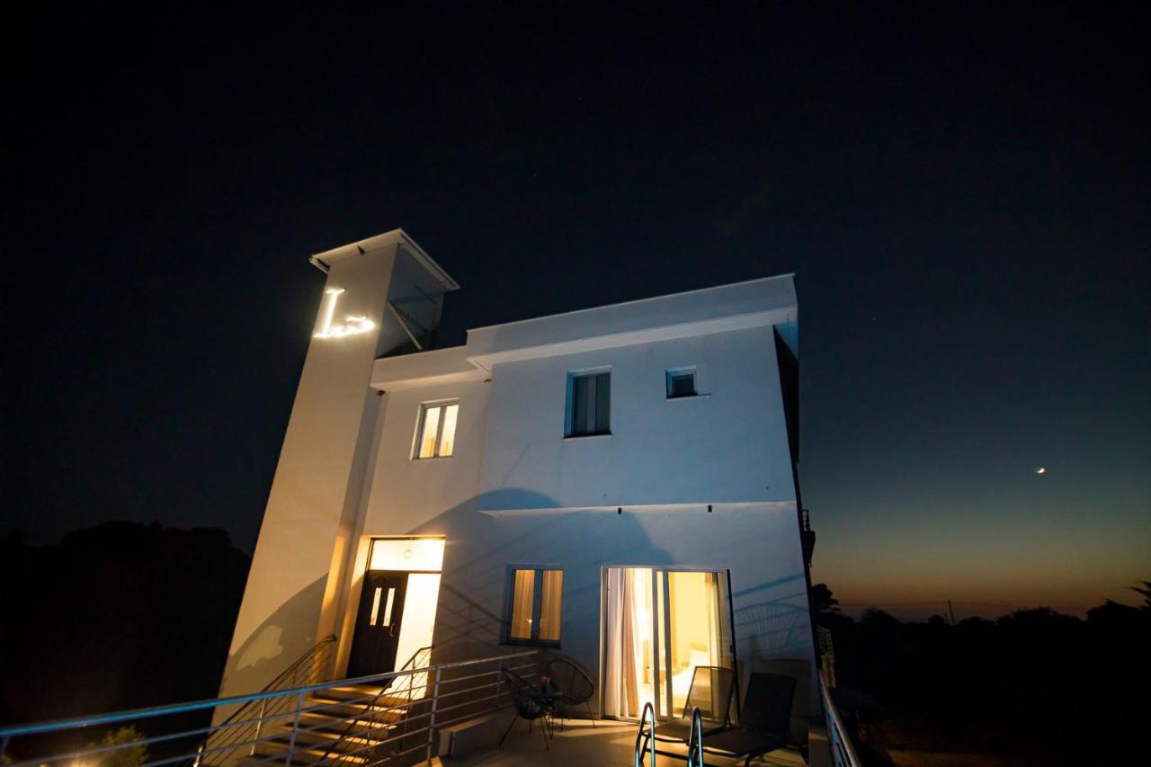 Io Luxury Pool & Hot Tub Suites Preveza Esterno foto