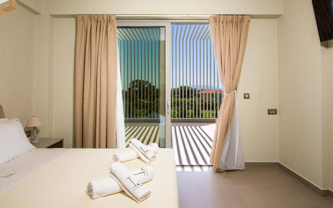 Io Luxury Pool & Hot Tub Suites Preveza Esterno foto